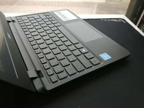***BRAND NEW***ACER ASPIRE ES11 ES1*6TH GEN N3350*2GB RAM*32GB EMMS*HD DISPLAY